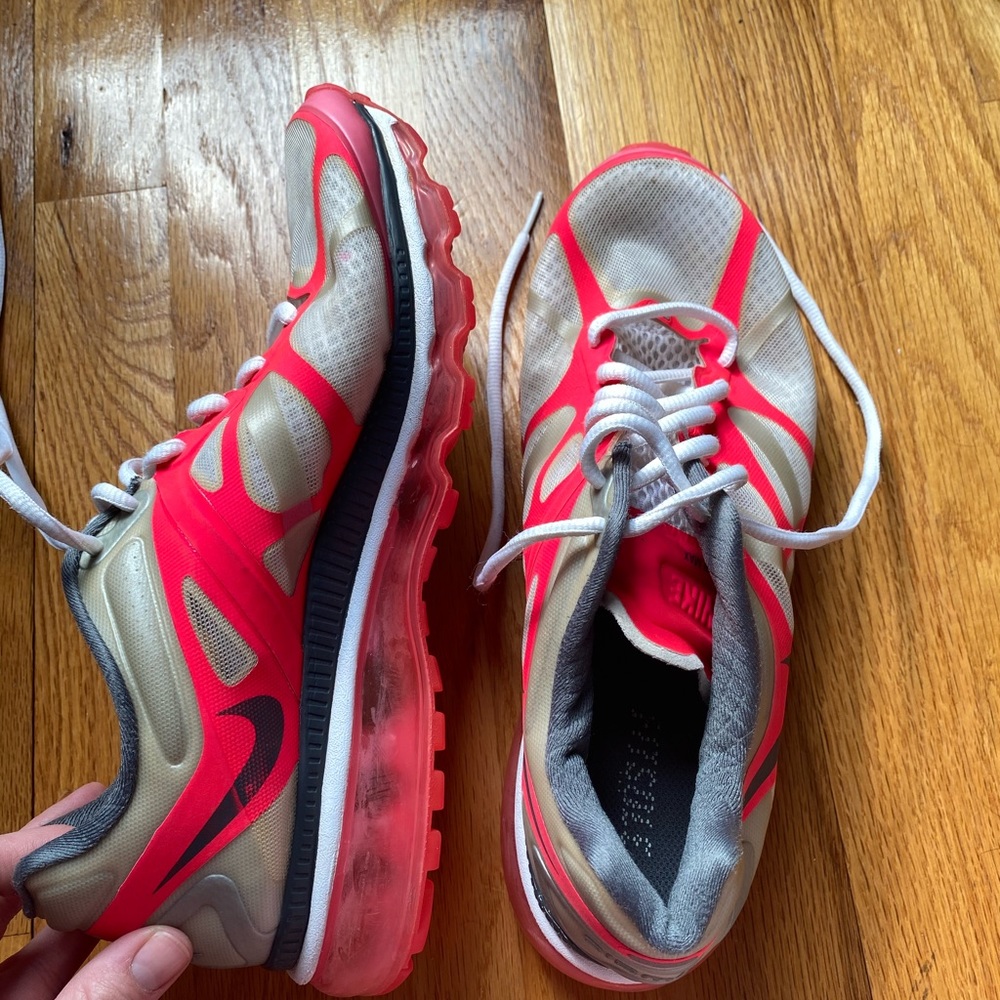 Nike AirMax tennis shoes